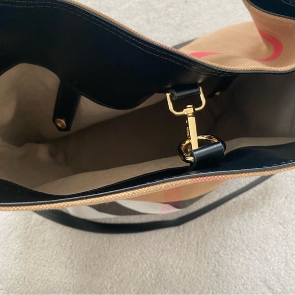 Plaid Bucket Bag - Picture 4 of 5